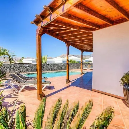 Villa Puerto Del Carmen Sleeps 8 Pool Wifi *