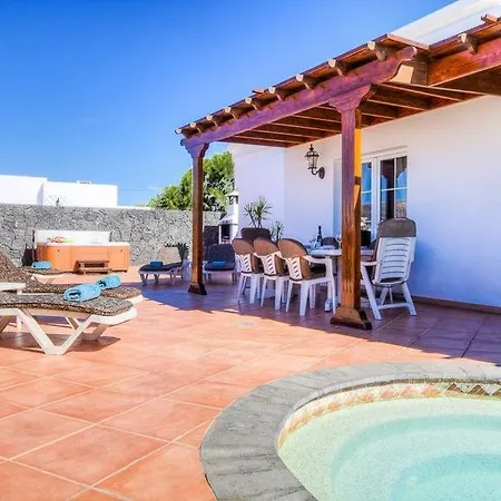 Puerto Del Carmen Sleeps 8 Pool Wifi Villa
