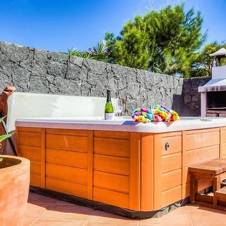 Villa Puerto Del Carmen Sleeps 8 Pool Wifi *