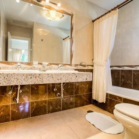 Villa Puerto Del Carmen Sleeps 8 Pool Wifi