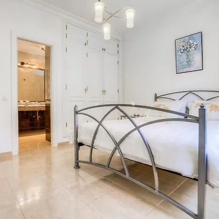 Villa Puerto Del Carmen Sleeps 8 Pool Wifi Puerto del Carmen (Lanzarote)